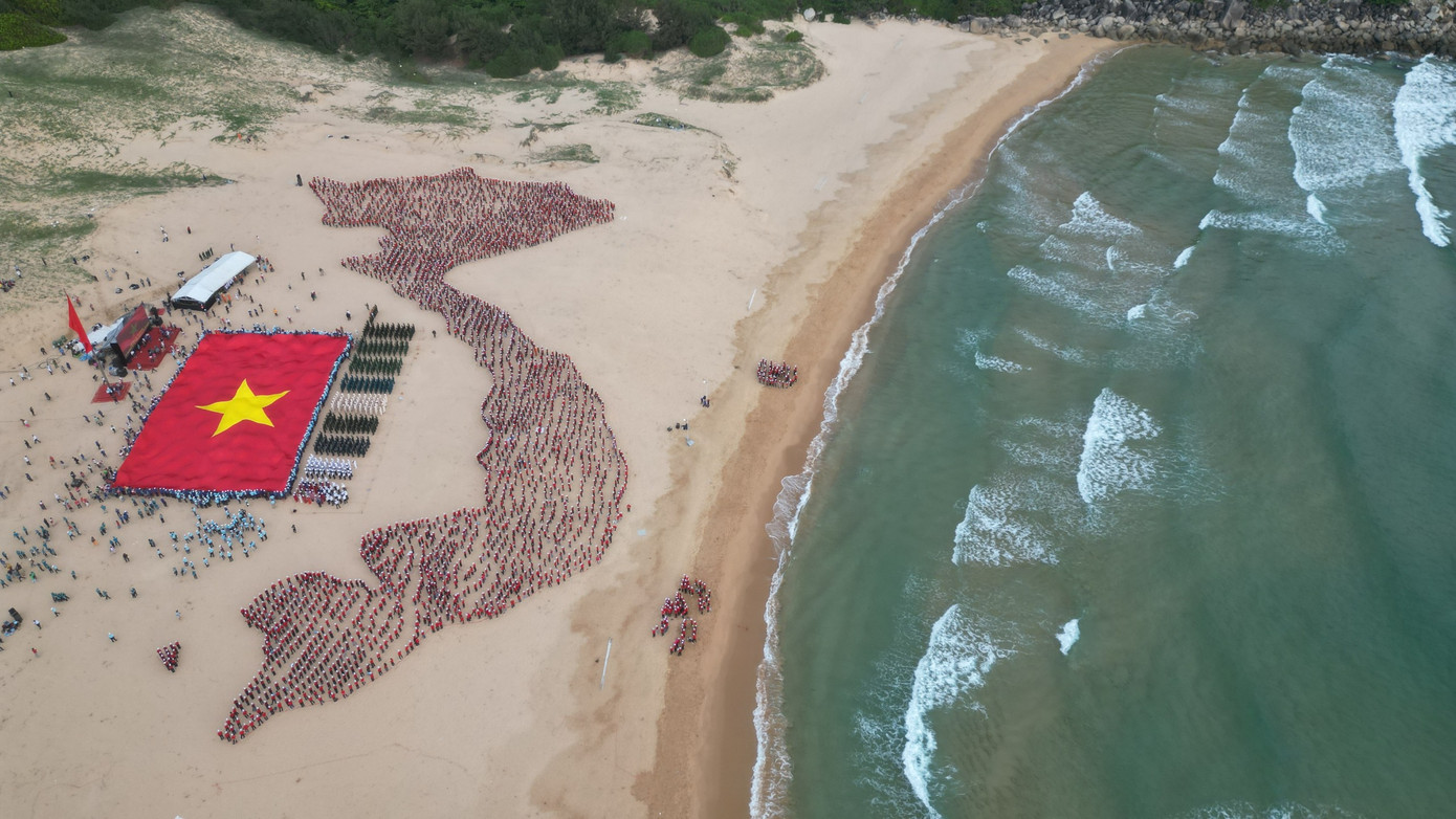 Bên cạnh Lễ Thượng cờ đầy xúc động sáng 30/3 tại Bãi Môn - Mũi Điện.