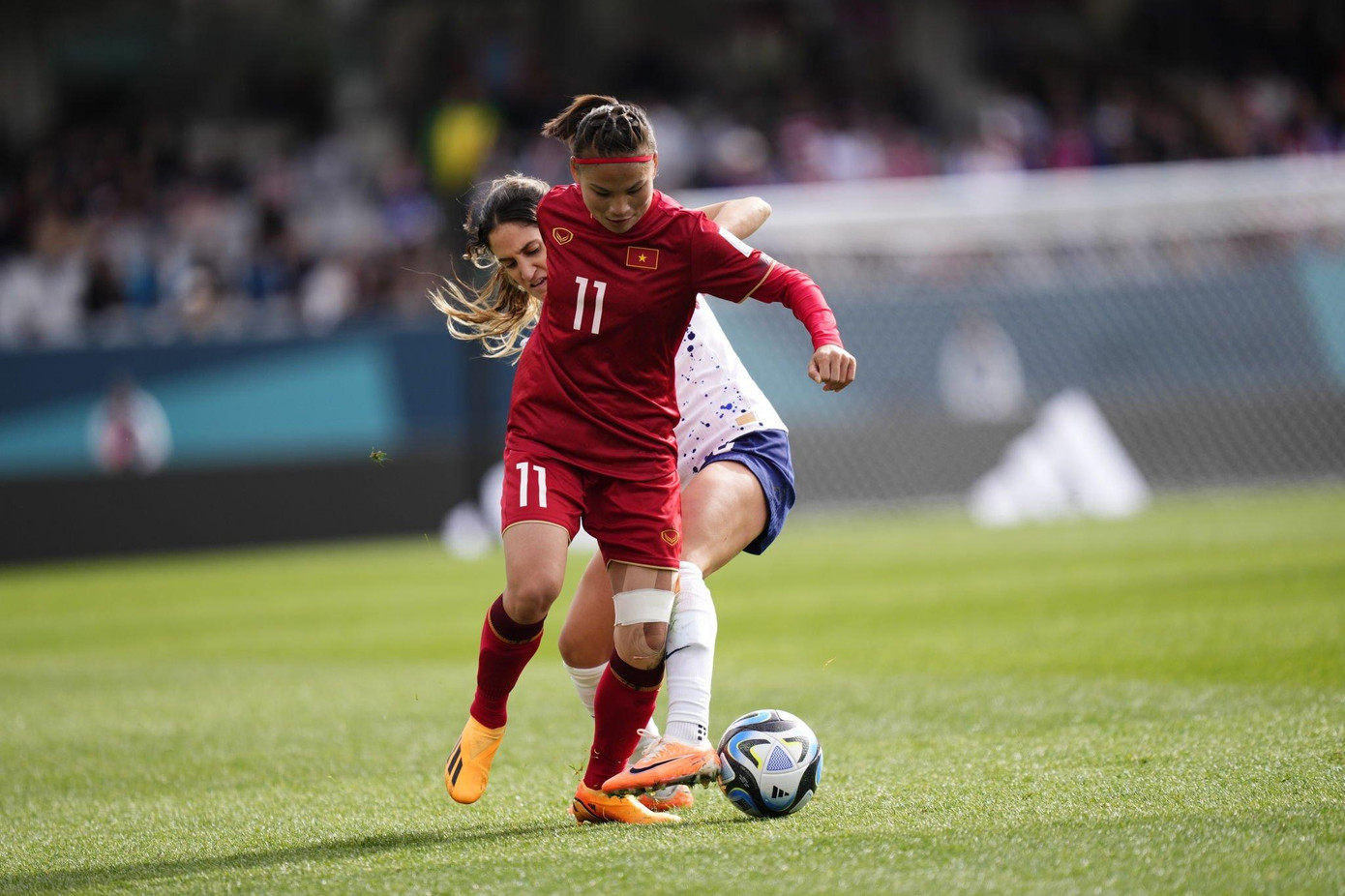 Các cầu thủ chơi tự tin, lăn xả và cố gắng tạo nên dấu ấn. Các cầu thủ chơi tự tin, lăn xả và cố gắng tạo nên dấu ấn.