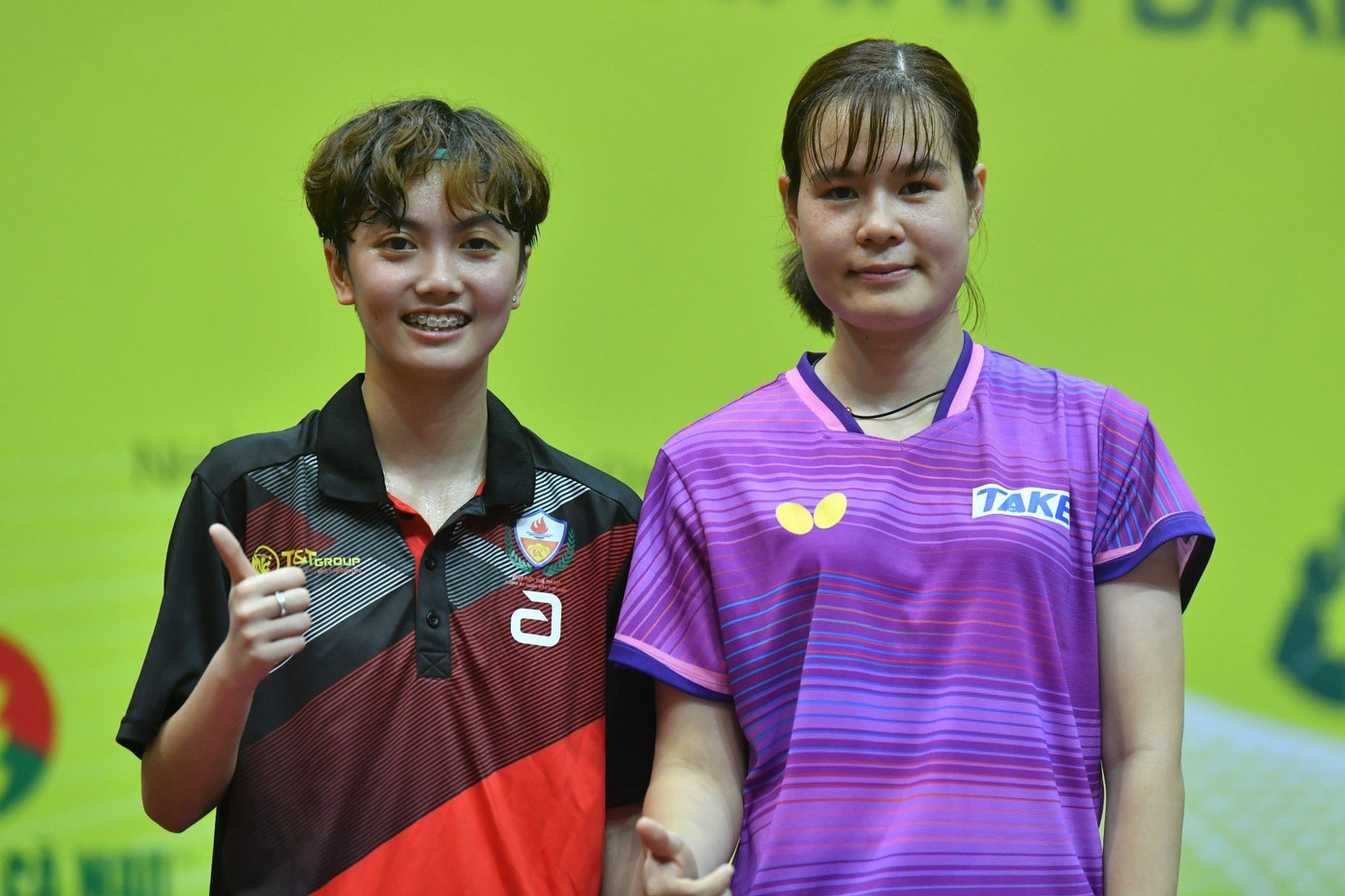 Trần Mai Ngọc và Nguyễn Thị Nga giúp CAND T&T giành HCV đôi nữ. Trần Mai Ngọc và Nguyễn Thị Nga giúp CAND T&T giành HCV đôi nữ.