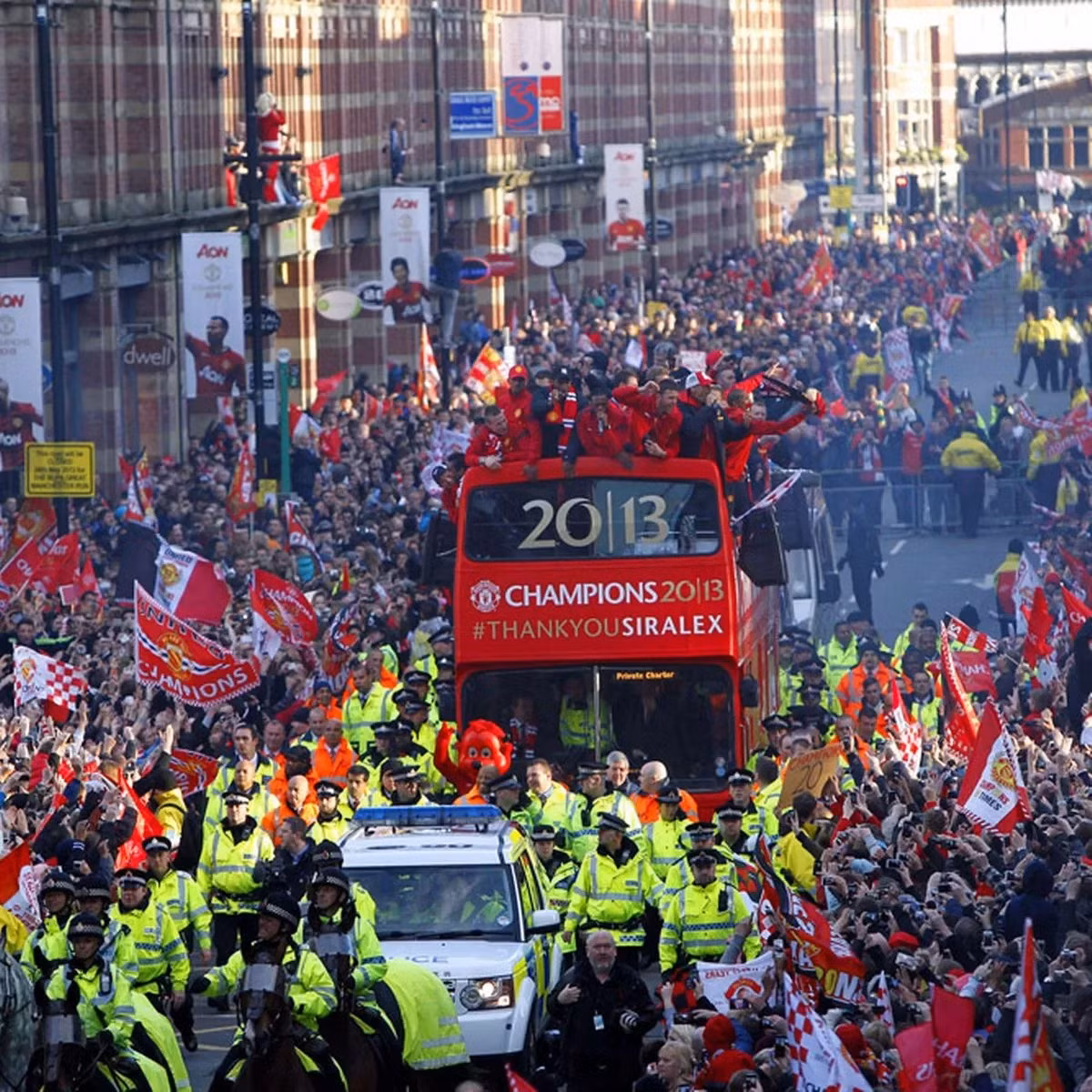Lễ diễu hành xe bus gần nhất của MU diễn ra vào năm 2013, mùa cuối của Sir Alex Ferguson.
