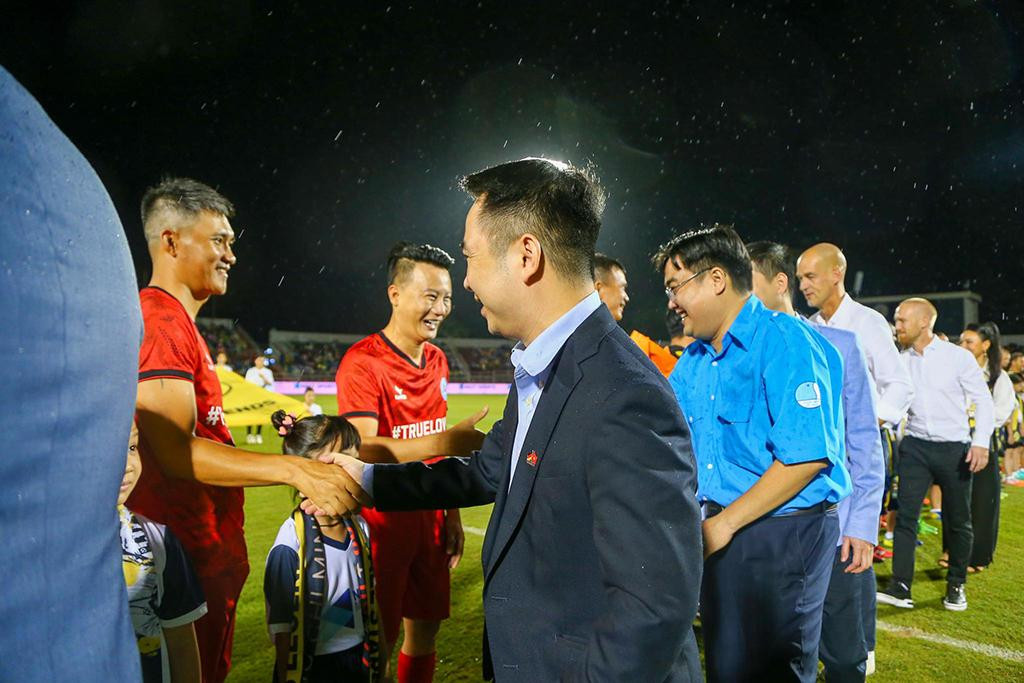 Ông Nguyễn Trung Kiên cho rằng với tiềm năng của bóng đá Việt Nam, tài chính có thể cải thiện, tăng trưởng 50%/năm. Ông Nguyễn Trung Kiên cho rằng với tiềm năng của bóng đá Việt Nam, tài chính có thể cải thiện, tăng trưởng 50%/năm.