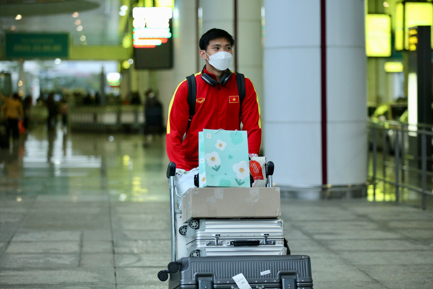 Đoàn Văn Hậu không chơi một phút nào tại Singapore. Hậu vệ 23 tuổi khá thoải mái trước những luồng dư luận trái chiều về phong cách chơi bóng của anh.