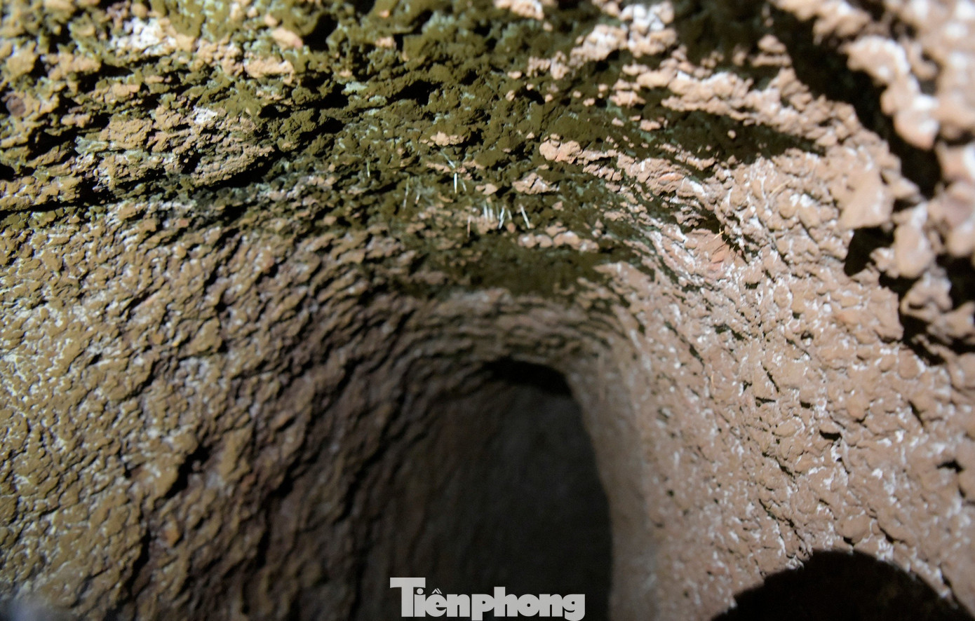 Trong 15 tháng, hơn 100.000 nhân công đã hoàn thành công trình Địa đạo Gò Thì Thùng chạy theo hướng bắc nam xuyên qua gò Thì Thùng với tổng chiều dài gần 2km và độ sâu trung bình 5m dưới mặt đất.