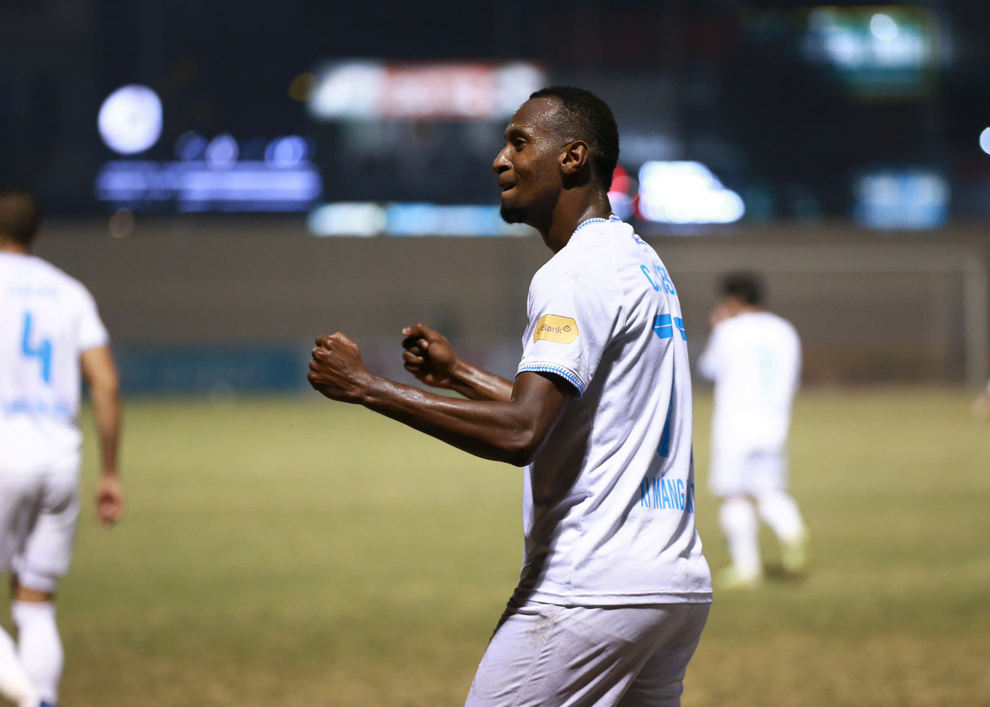 Thanh Hóa và Nam Định níu chân nhau tại xứ Thanh ảnh 24