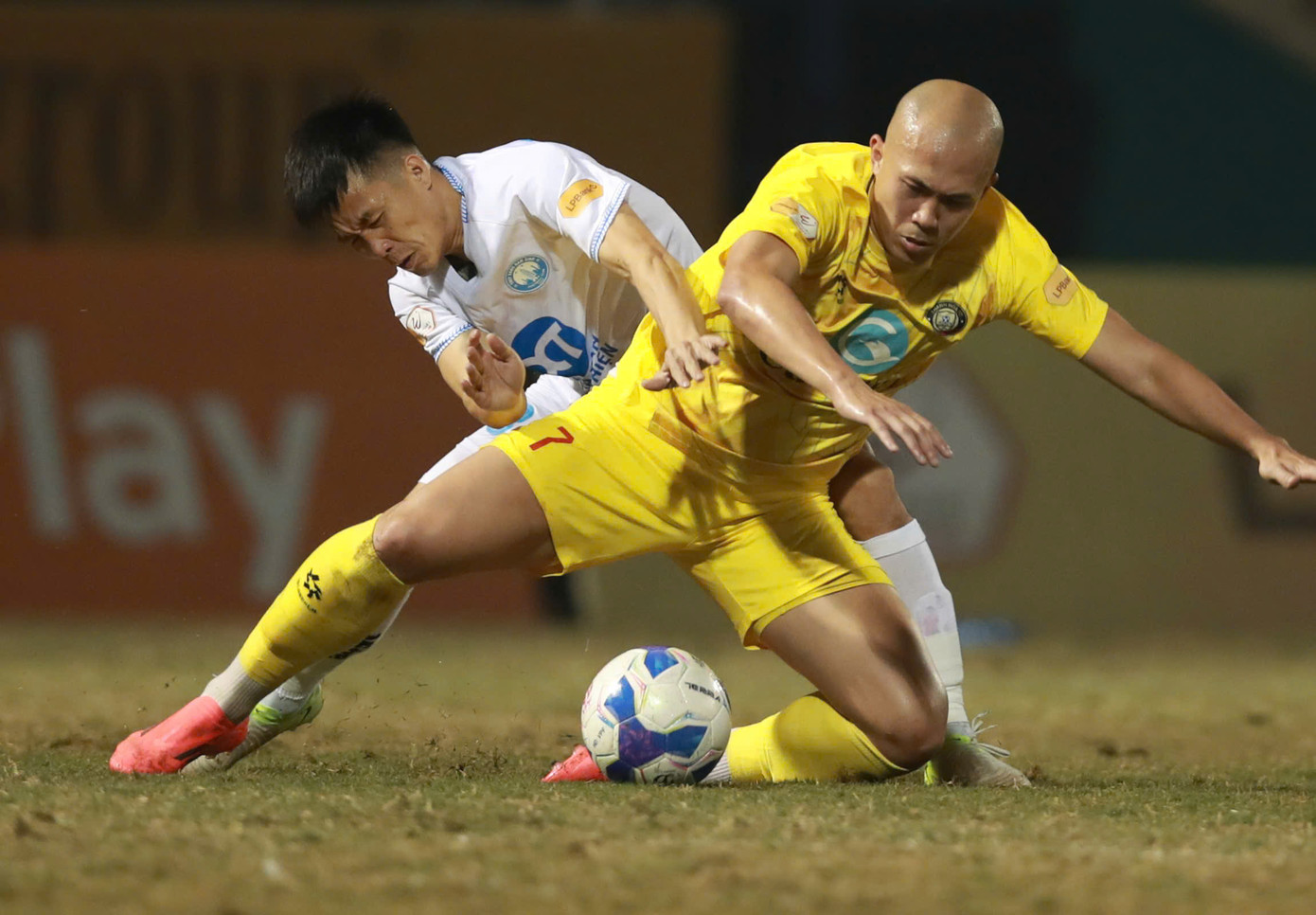 Thanh Hóa và Nam Định níu chân nhau tại xứ Thanh ảnh 20