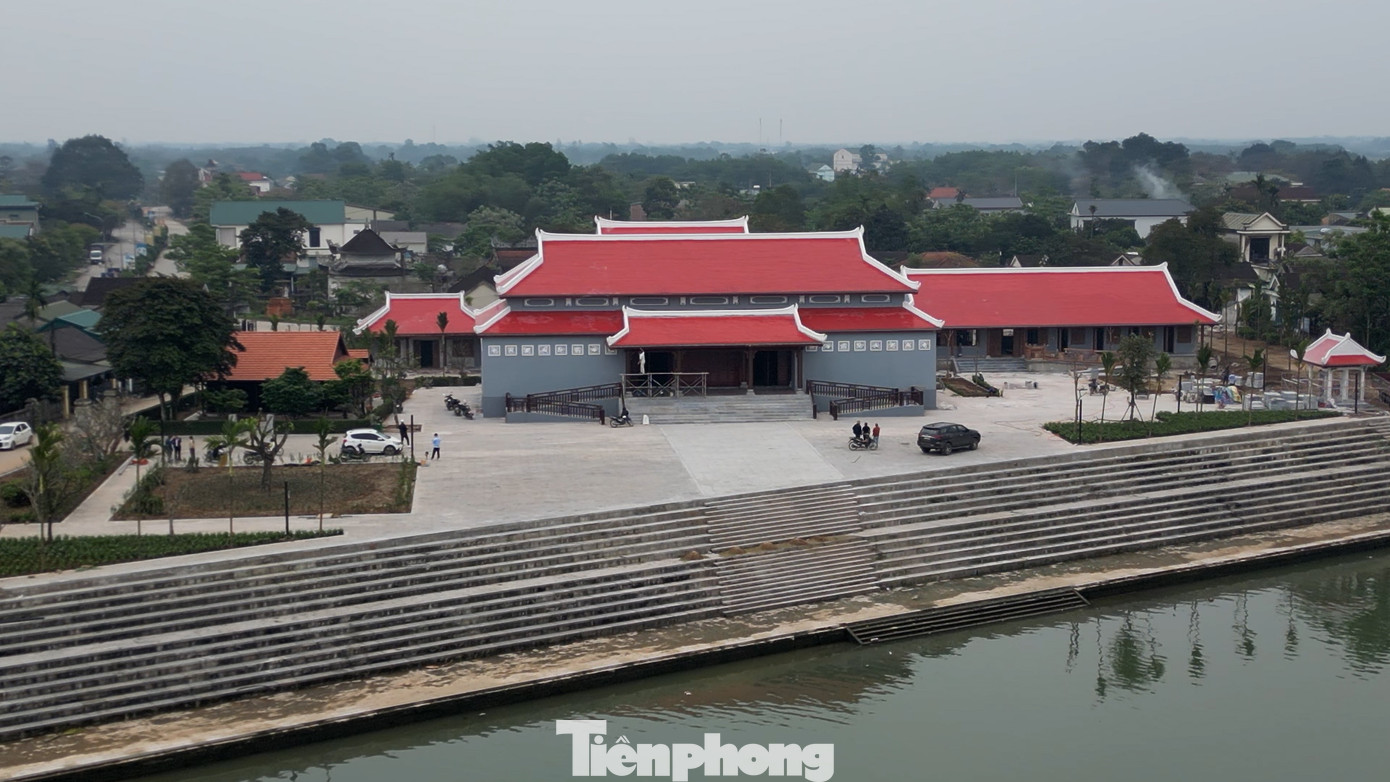 Bên cạnh nhà lưu niệm, khu tưởng niệm trong khu di tích cũng được làm mới, nhằm bảo tồn những giá trị lưu niệm về cuộc đời hoạt động cách mạng của Tổng Bí thư Lê Duẩn; góp phần giữ gìn và phát huy giá trị truyền thống cách mạng, xây dựng môi trường cảnh quan tương xứng với tầm vóc và giá trị di tích. Dự kiến nhà tưởng niệm hoàn thành trước sinh nhật lần thứ 118 của Tổng Bí thư Lê Duẩn.