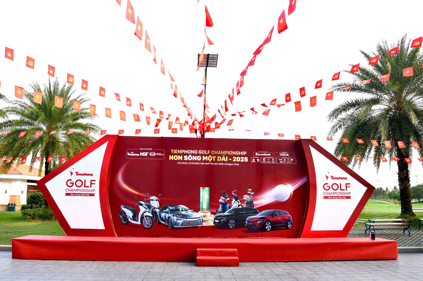 Theo đánh giá của nhiều chuyên gia, sân golf Tân Sơn Nhất là địa điểm vô cùng thích hợp, đảm bảo tính chuyên môn cao của giải đấu bởi 36 hố đầu thách thức được Nelson & Haworth thiết kế.