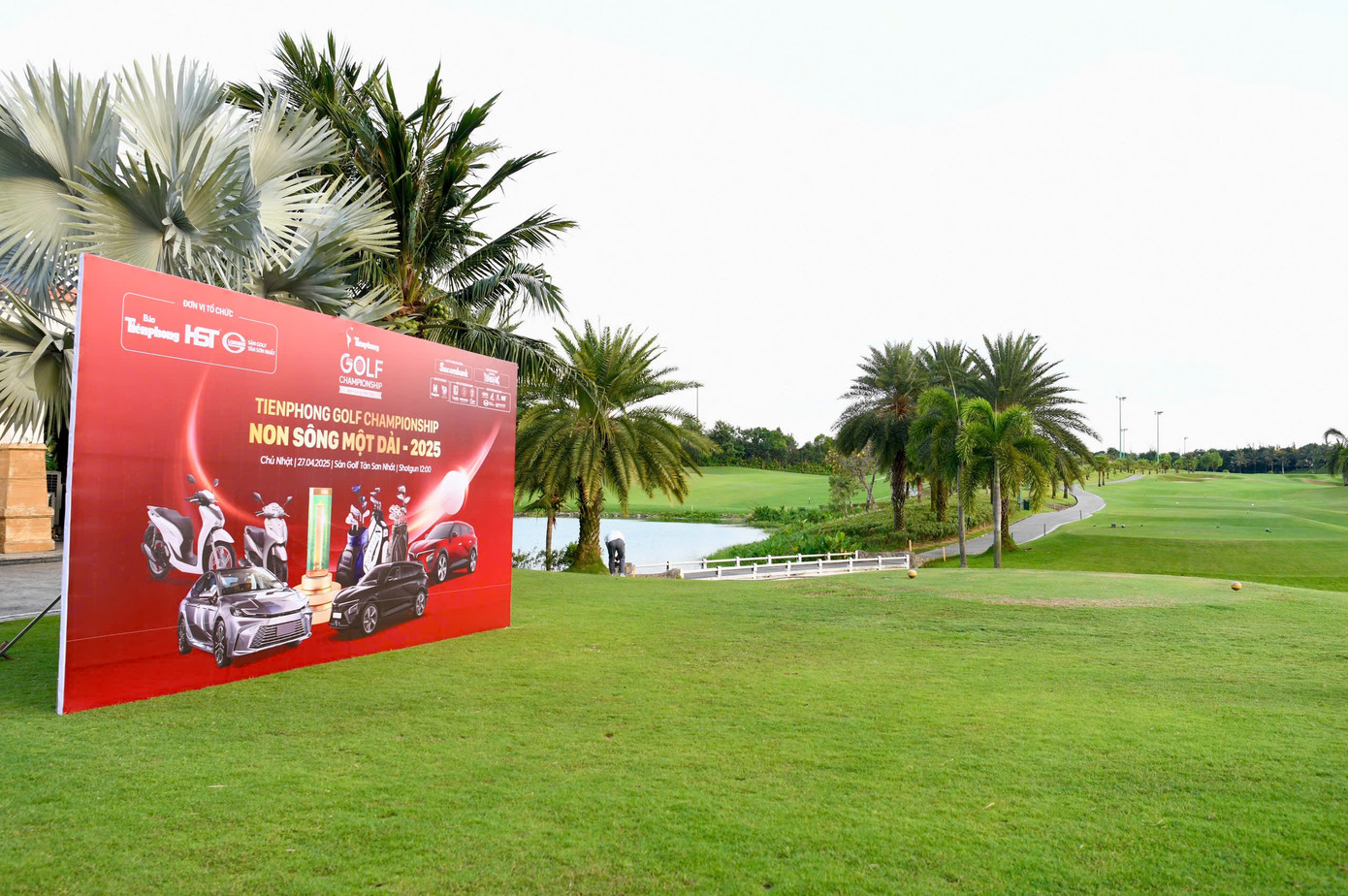 Chính thức đi vào hoạt động từ năm 2015, sân golf Tân Sơn Nhất có tổng diện tích hơn 150 ha, với 4 sân (A, B, C và D) và đều được thiết kế 9 lỗ golf, số gậy tiêu chuẩn mỗi sân là 36.