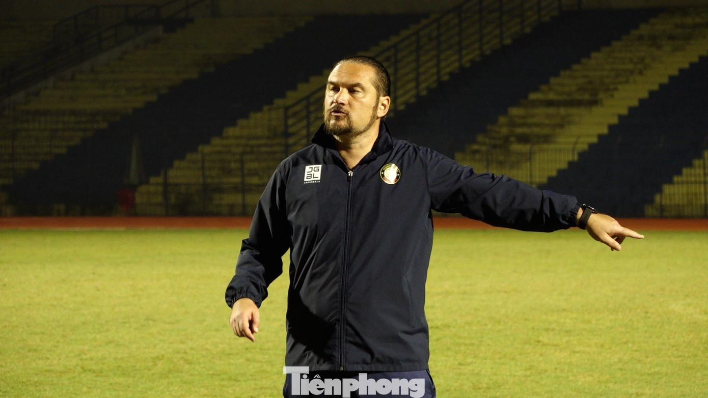 Theo HLV Popov, điều quan trọng là các cầu thủ tin tưởng HLV, tất cả cùng nhìn về một hướng. Theo HLV Popov, điều quan trọng là các cầu thủ tin tưởng HLV, tất cả cùng nhìn về một hướng.