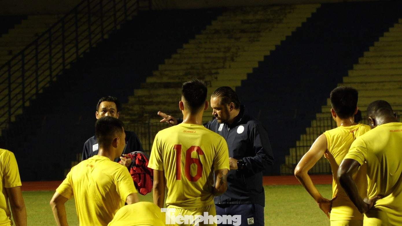 Với HLV Popov, Đông Á Thanh Hóa đang nỗ lực tập luyện để có sự chuẩn bị tốt nhất, thậm chí phải tốt hơn mùa giải trước. Với HLV Popov, Đông Á Thanh Hóa đang nỗ lực tập luyện để có sự chuẩn bị tốt nhất, thậm chí phải tốt hơn mùa giải trước.