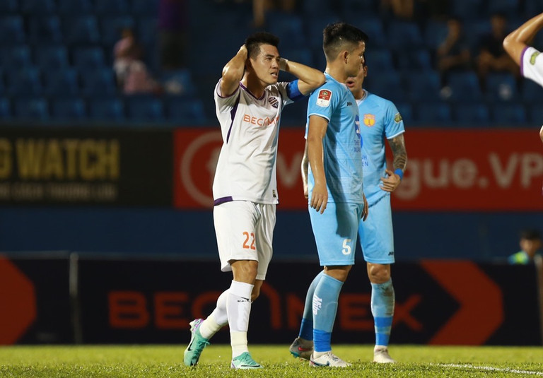 Thua Bình Dương, Nam Định mất ngôi đầu V-League ảnh 10 Thua Bình Dương, Nam Định mất ngôi đầu V-League ảnh 10