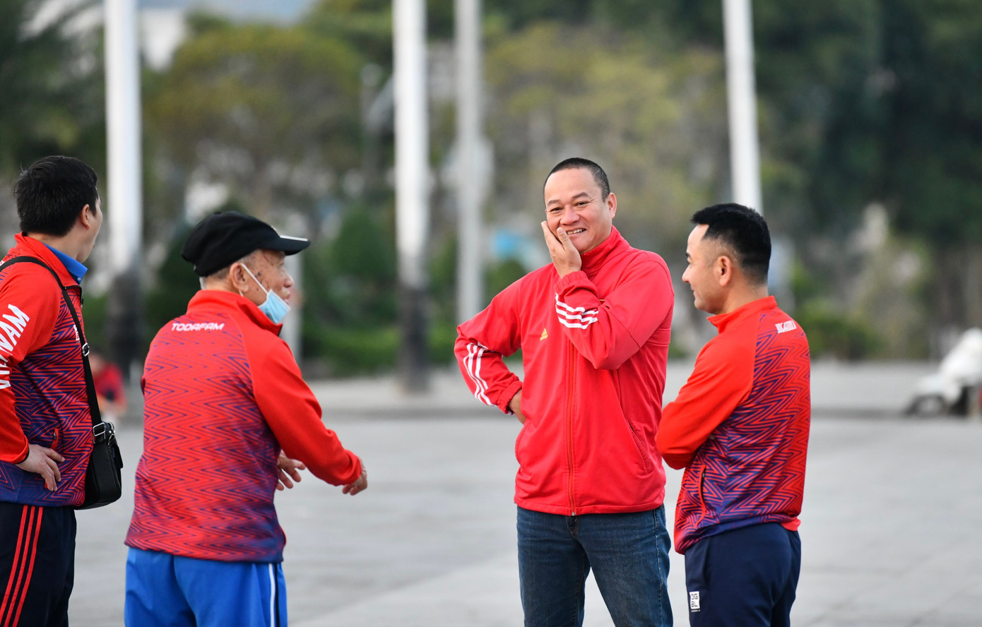 HLV Bùi Lương luôn đồng hành cùng Tiền Phong Marathon cũng như các VĐV điền kinh. HLV Bùi Lương luôn đồng hành cùng Tiền Phong Marathon cũng như các VĐV điền kinh.