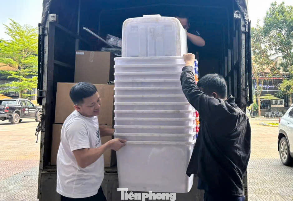 Công tác tháo dỡ diễn ra khẩn trương, cẩn trọng trước khi được phân loại, kiểm kê kỹ lưỡng theo từng danh mục.