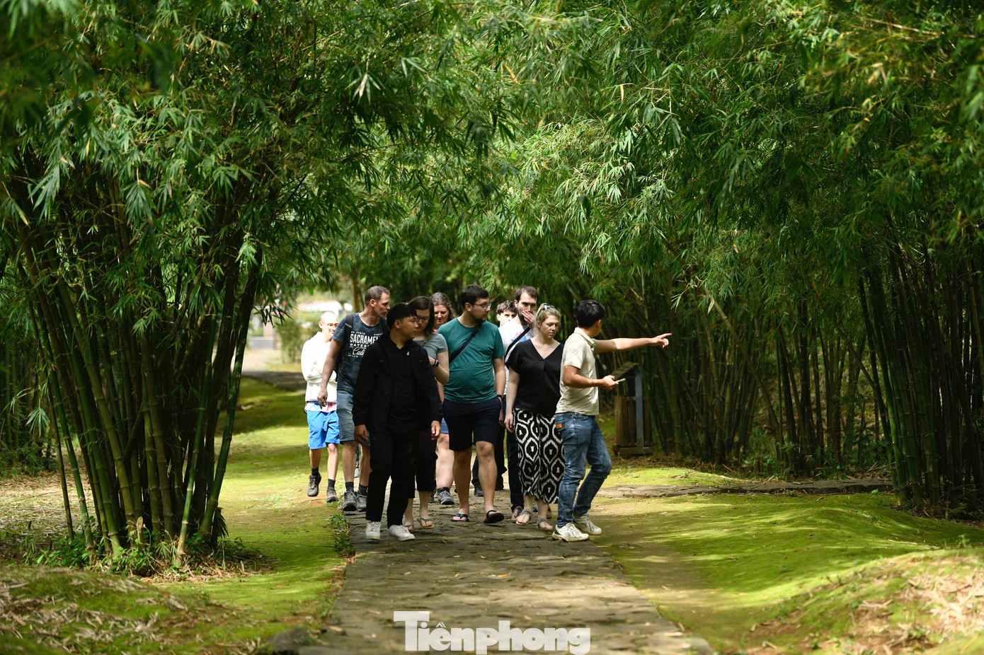 Di tích cũng thu hút đông đảo khách tham quan quốc tế, những người đã bày tỏ sự ngưỡng mộ với tinh thần yêu nước bất diệt, ý chí quật cường và sự sáng tạo của người dân Vịnh Mốc nói riêng cũng như nhân dân Việt Nam nói chung trong sự nghiệp thống nhất đất nước.