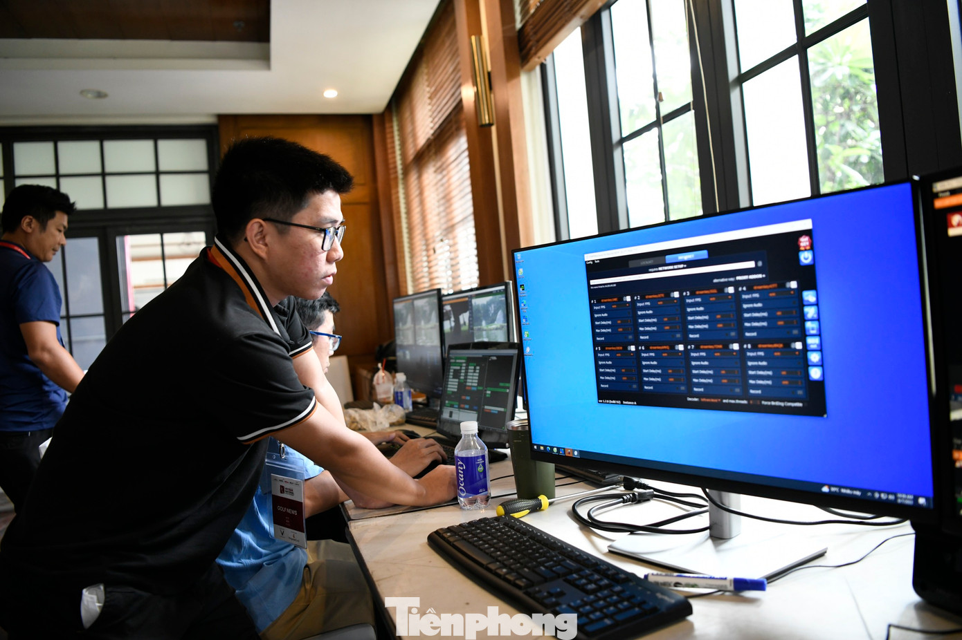 Hàng chục nhân viên kỹ thuật làm việc không ngơi nghỉ, đảm bảo gửi đến khán giả những hình ảnh sống động nhất từ 18 hố thi đấu của Vinpearl Golf Hải Phòng. Hàng chục nhân viên kỹ thuật làm việc không ngơi nghỉ, đảm bảo gửi đến khán giả những hình ảnh sống động nhất từ 18 hố thi đấu của Vinpearl Golf Hải Phòng.