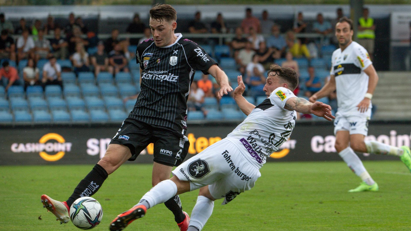 LASK (áo đen) trong trận đấu với Rheindorf Altach ngày 16/04/2022. (Ảnh: Twitter LASK)