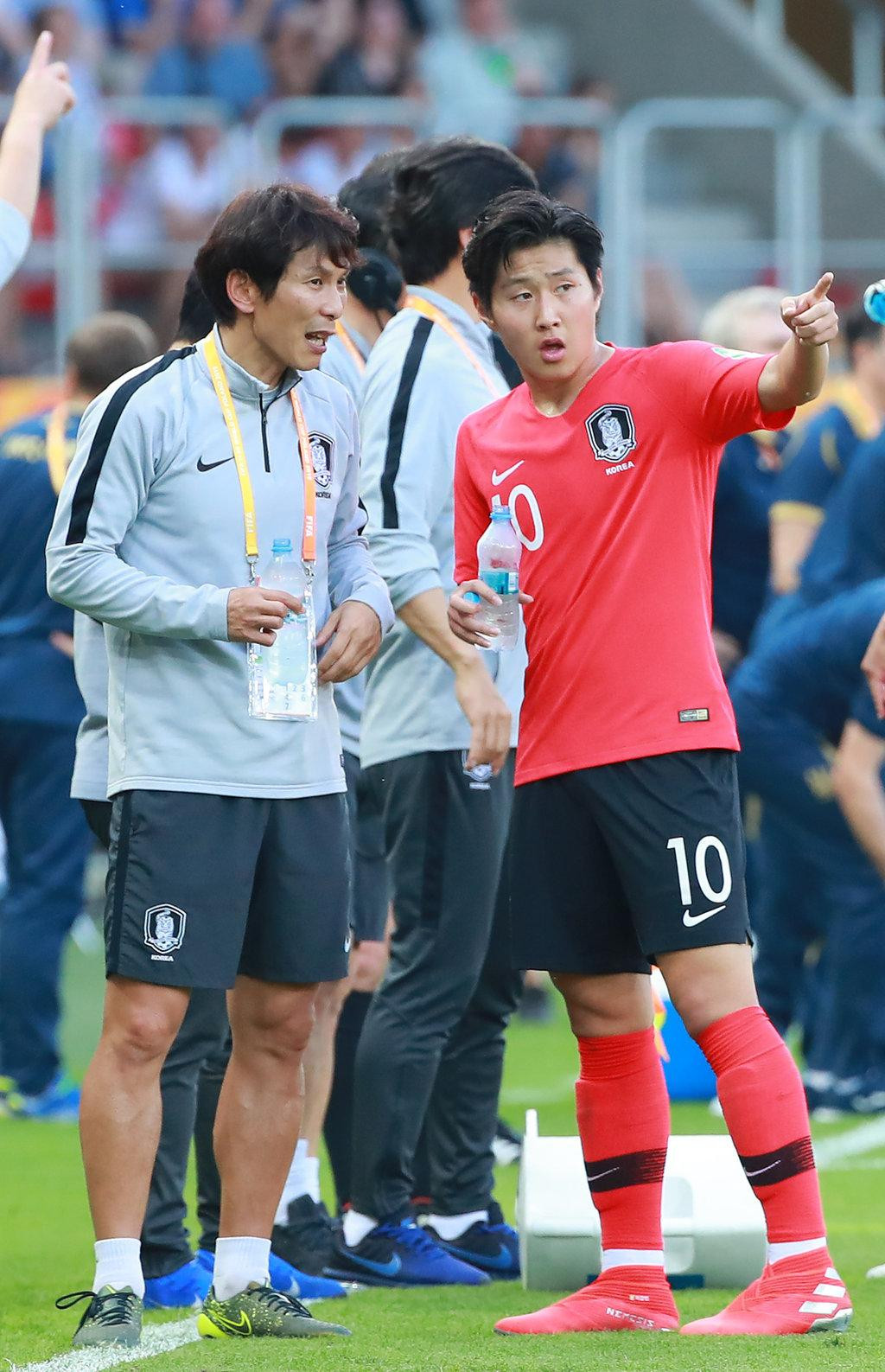 Gong Oh-kyun và tài năng trẻ Lee Kang-in tại giải U20 thế giới năm 2019. (Ảnh: Joongdo) Gong Oh-kyun và tài năng trẻ Lee Kang-in tại giải U20 thế giới năm 2019. (Ảnh: Joongdo)