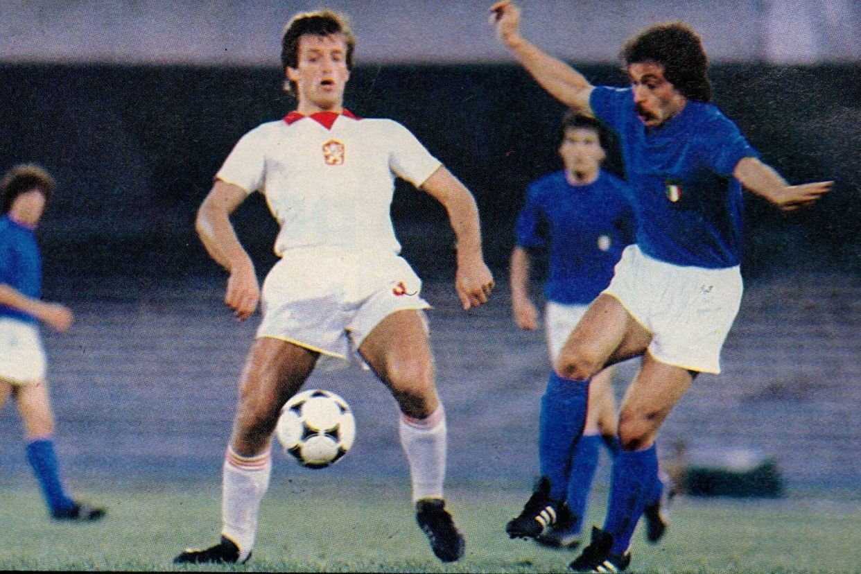 Trận tranh hạng ba giữa Tiệp Khắc (cũ) và Italia ở EURO 1980.