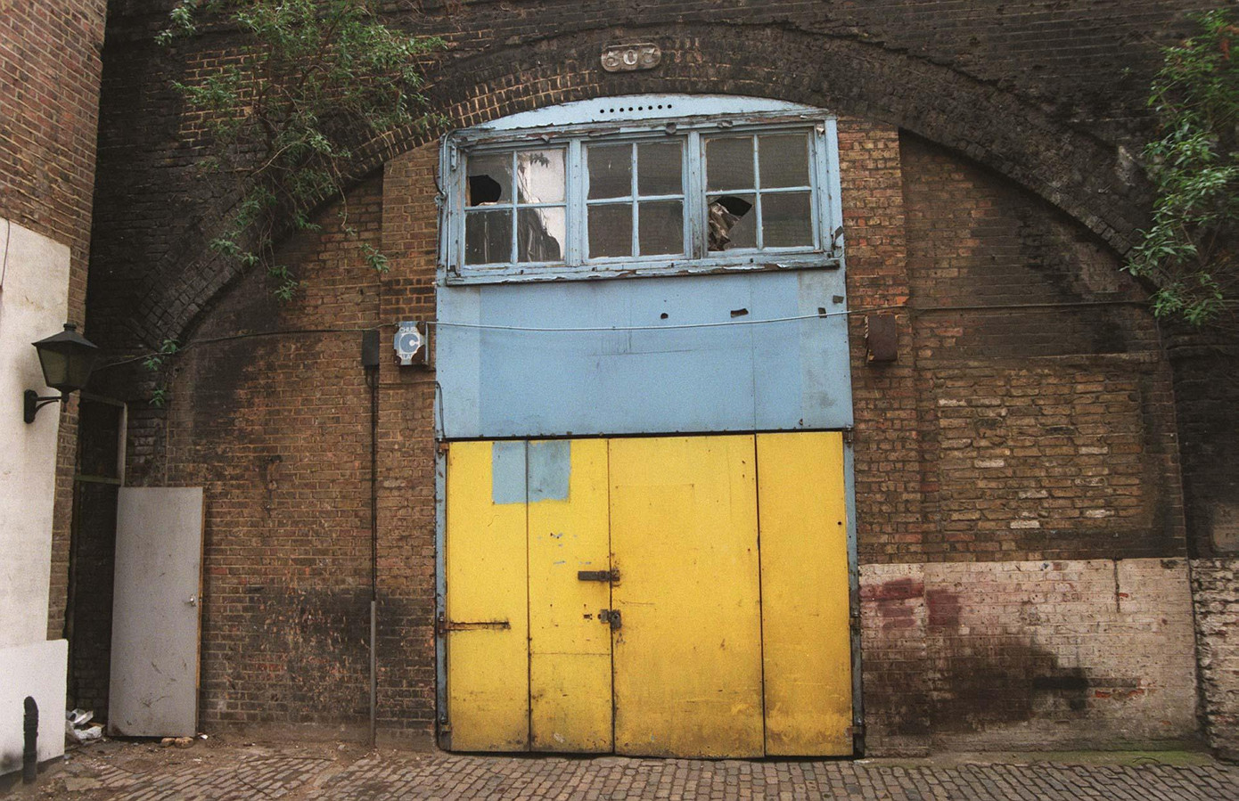 Garage ở Shoreditch, phía đông London, nơi Fashanu kết liễu đời mình. (Ảnh: The Athletic)