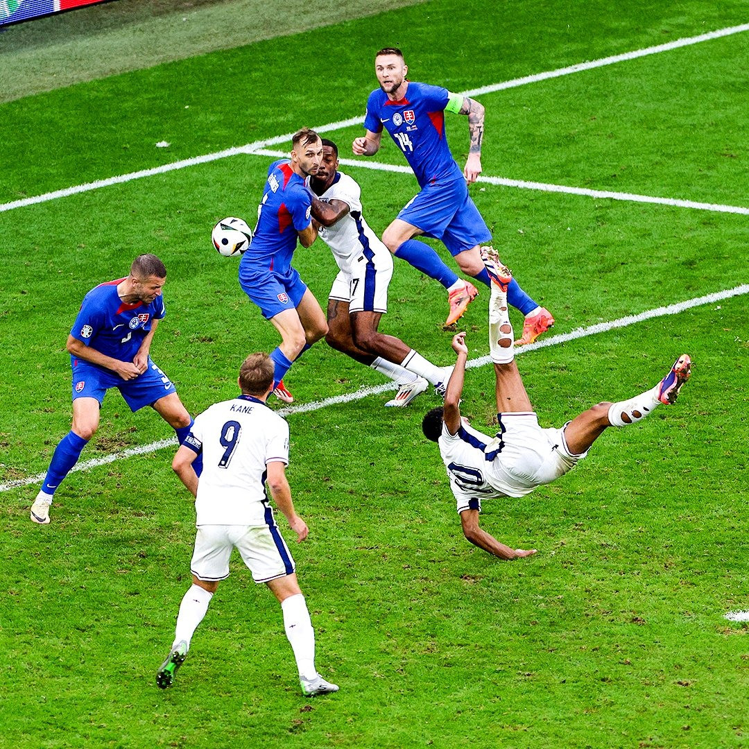 Bàn thắng tuyệt đẹp giải cứu nước Anh của Bellingham.