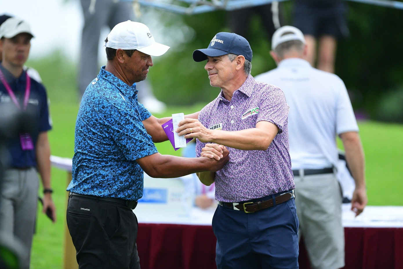 Michael Campbell đã tạo nên cuộc rượt đuổi hấp dẫn, nhưng Da Silva luôn quá xuất sắc để luôn nới rộng khoảng cách.