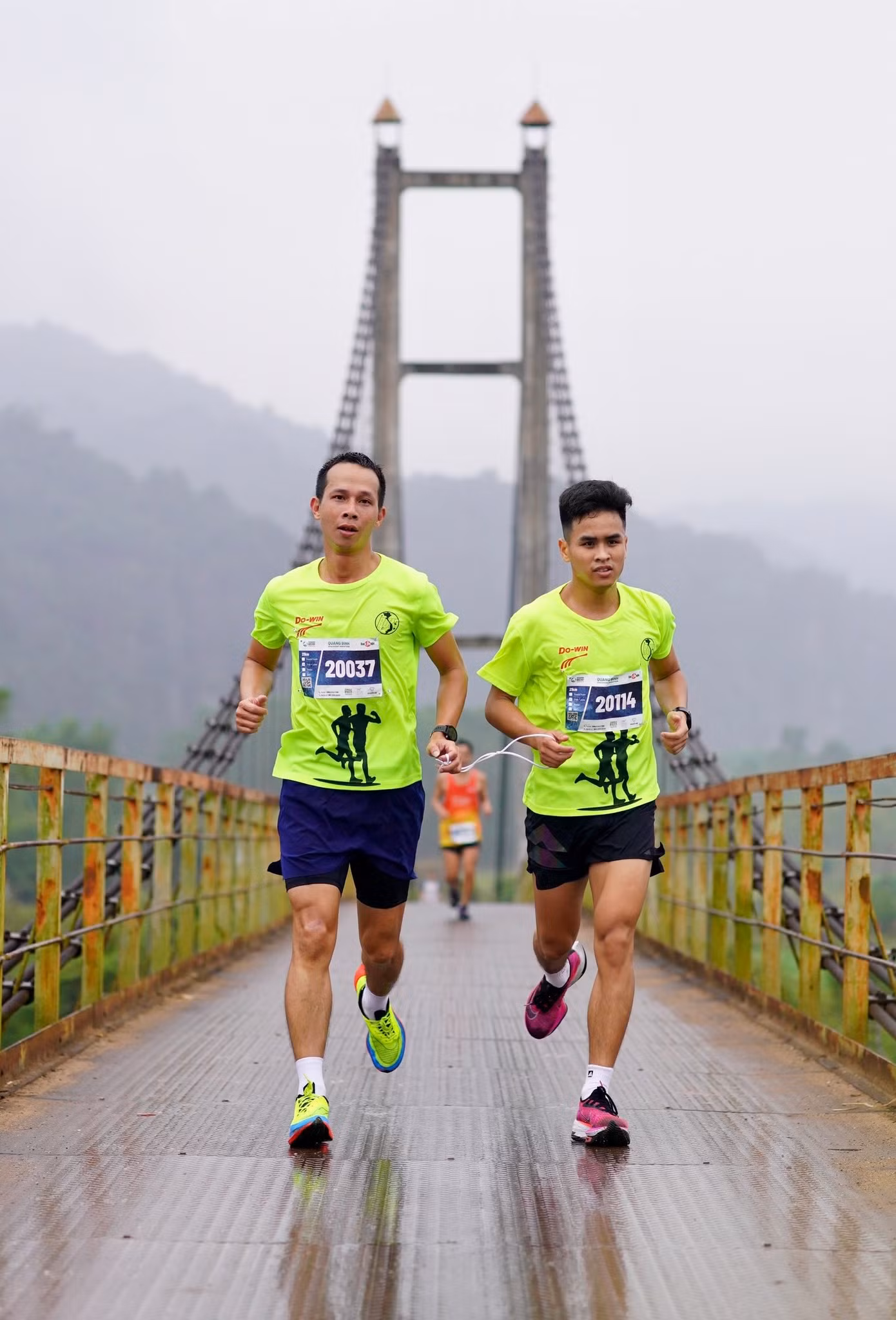 Bằng sự biết ơn, Mạnh nói rằng các pacer, cũng là những tình nguyện viên, chính là đôi mắt, giúp những người khiếm thị như cậu có thể hòa nhập và chạy bộ.