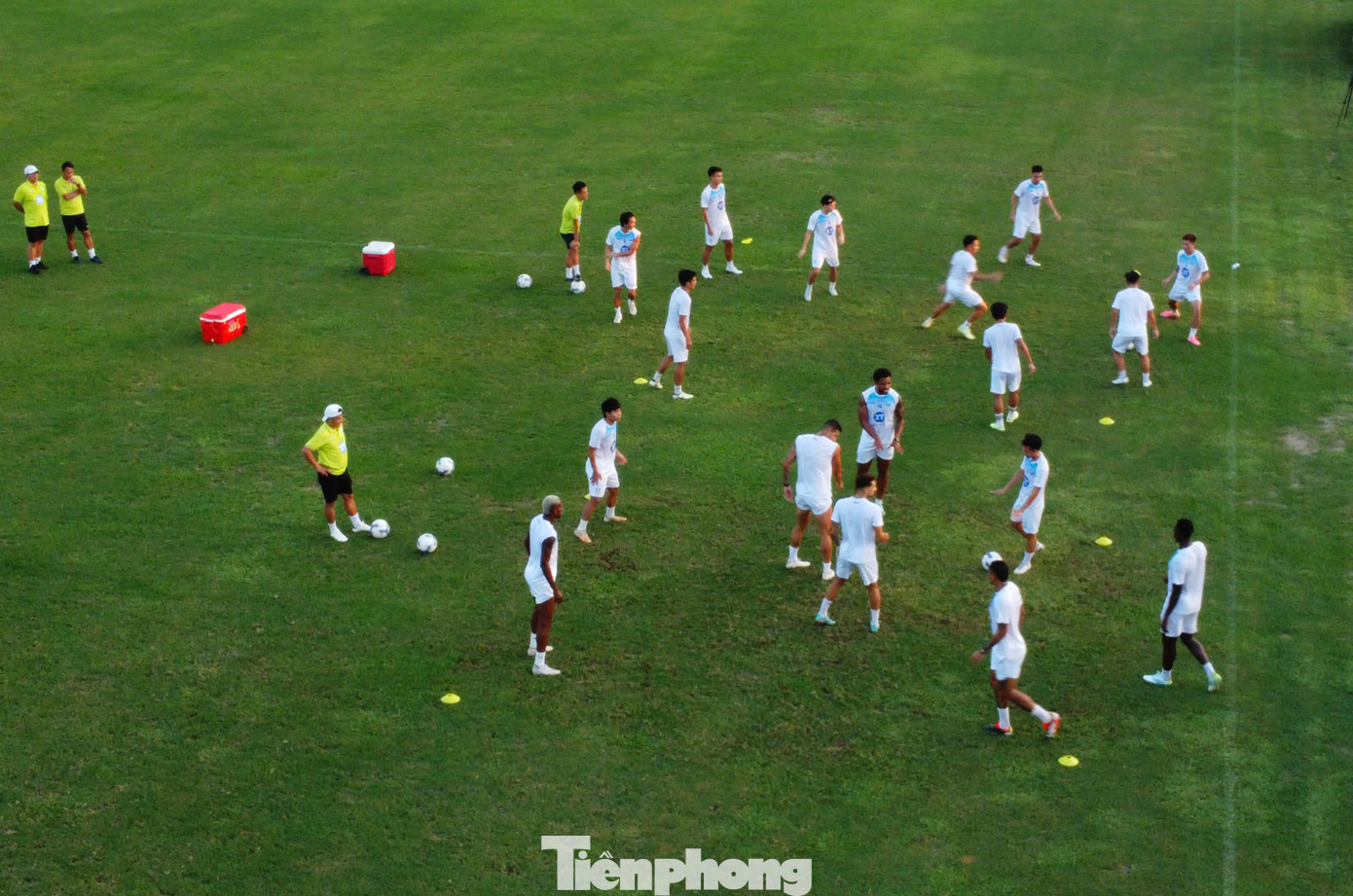 Theo danh sách đăng ký, 5 ngoại binh của Thép Xanh Nam Định góp mặt ở Siêu Cúp Quốc gia 2023/24 gồm Rafaelson, Hendrio, Mpande, Caio Cesar và Walber Motta. Tất cả hứa hẹn tạo nên một trận đấu đặc biệt hấp dẫn ở Thiên Trường vào ngày 31/8 tới.