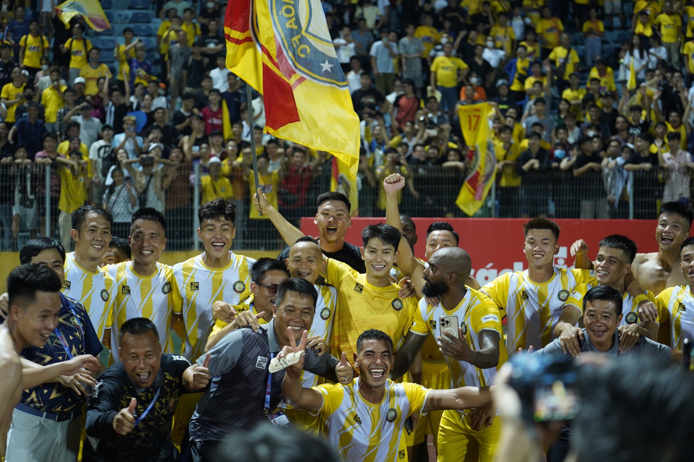 Ông Cao Hoàng Đức khẳng định &quot;người hâm mộ là một phần đặc biệt quan trọng của đội bóng. Họ là chất xúc tác để duy trì sự phát triển CLB Thanh Hoá suốt nhiều năm qua&quot;. (Ảnh: CLB Đông Á Thanh Hóa)