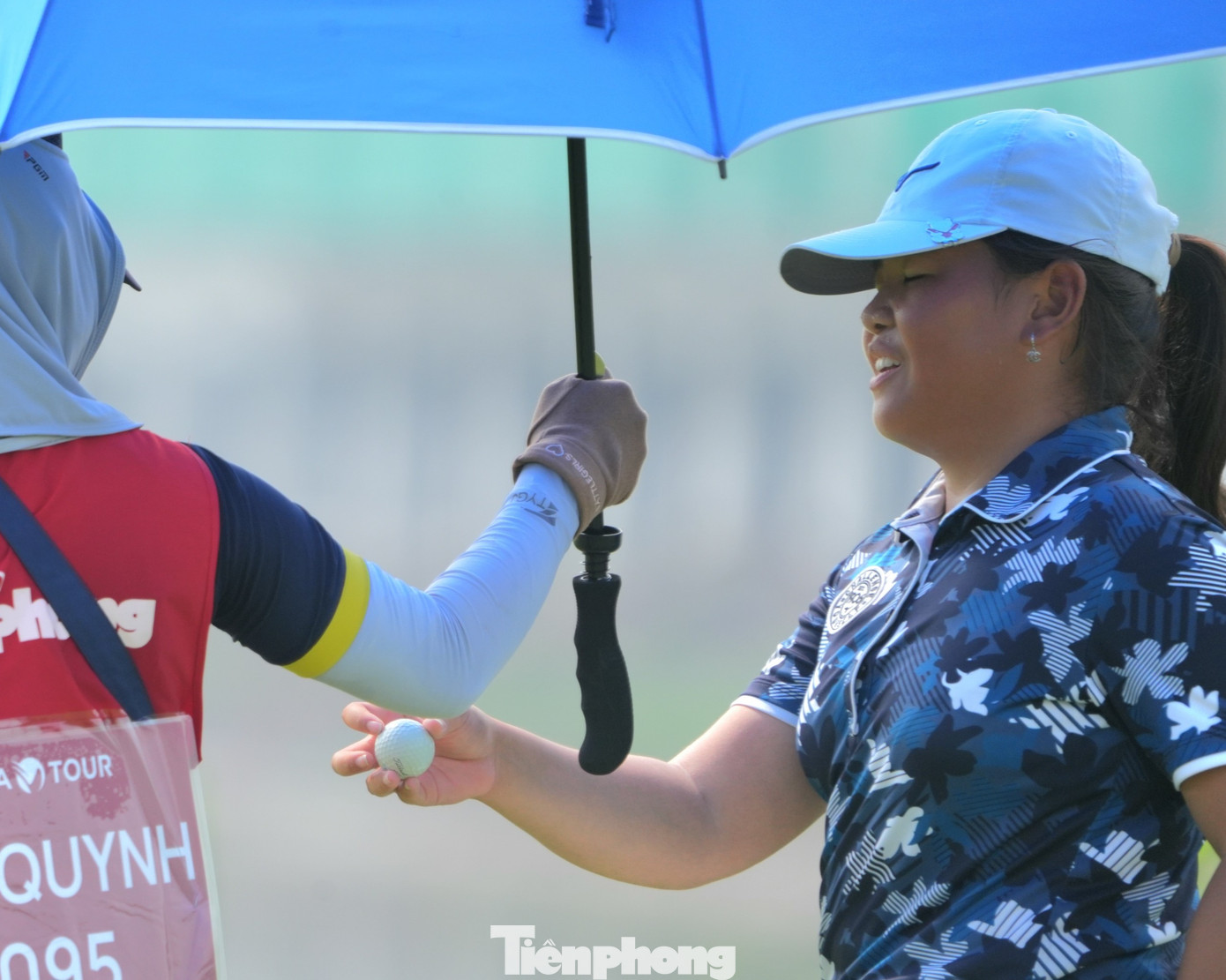 Đến với giải đấu, Phương Quỳnh cố gắng cải thiện kỹ năng kiểm soát tình huống, đồng thời nỗ lực đánh ít gậy nhất có thể. Ở ngày thứ ba, Phương Quỳnh giành birdie ở hố 16 và chỉ mất nhiều hơn 2 gậy chuẩn để hoàn thành 9 hố đầu. Đến với giải đấu, Phương Quỳnh cố gắng cải thiện kỹ năng kiểm soát tình huống, đồng thời nỗ lực đánh ít gậy nhất có thể. Ở ngày thứ ba, Phương Quỳnh giành birdie ở hố 16 và chỉ mất nhiều hơn 2 gậy chuẩn để hoàn thành 9 hố đầu.