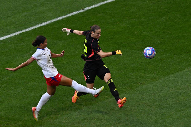 Tuyển nữ Mỹ lần thứ 6 vào chung kết Olympic nhờ bàn thắng hiệp phụ trước tuyển Đức ảnh 10