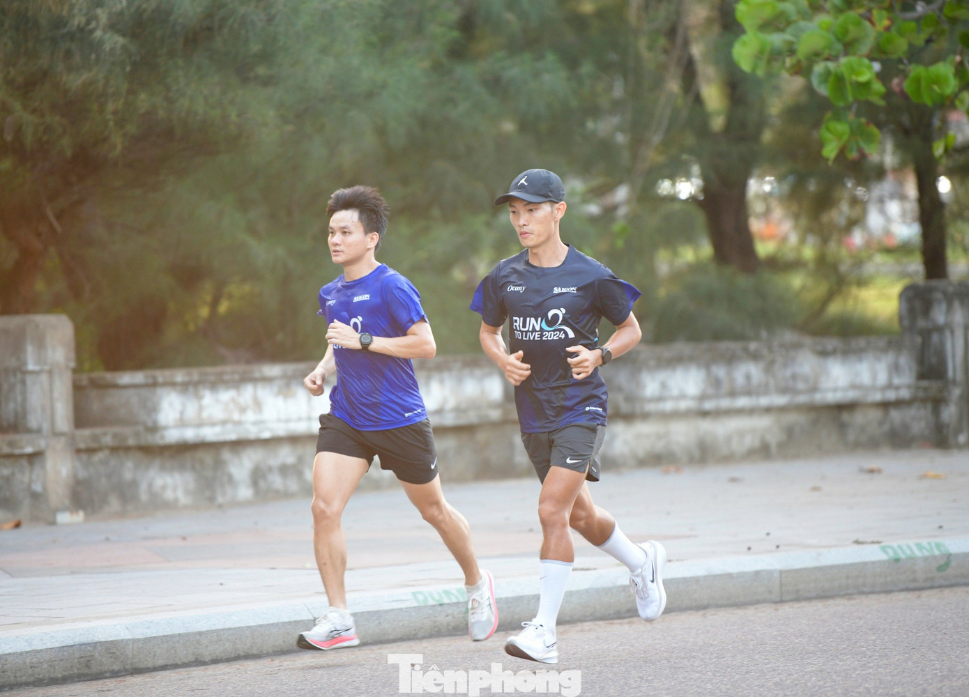 Nhà vô địch Tiền Phong Marathon nội dung full marathon 4 lần liên tiếp tỏ ra thích thú với sự rộng rãi, thoáng đãng của cung đường chạy Phú Yên. Nhà vô địch Tiền Phong Marathon nội dung full marathon 4 lần liên tiếp tỏ ra thích thú với sự rộng rãi, thoáng đãng của cung đường chạy Phú Yên.