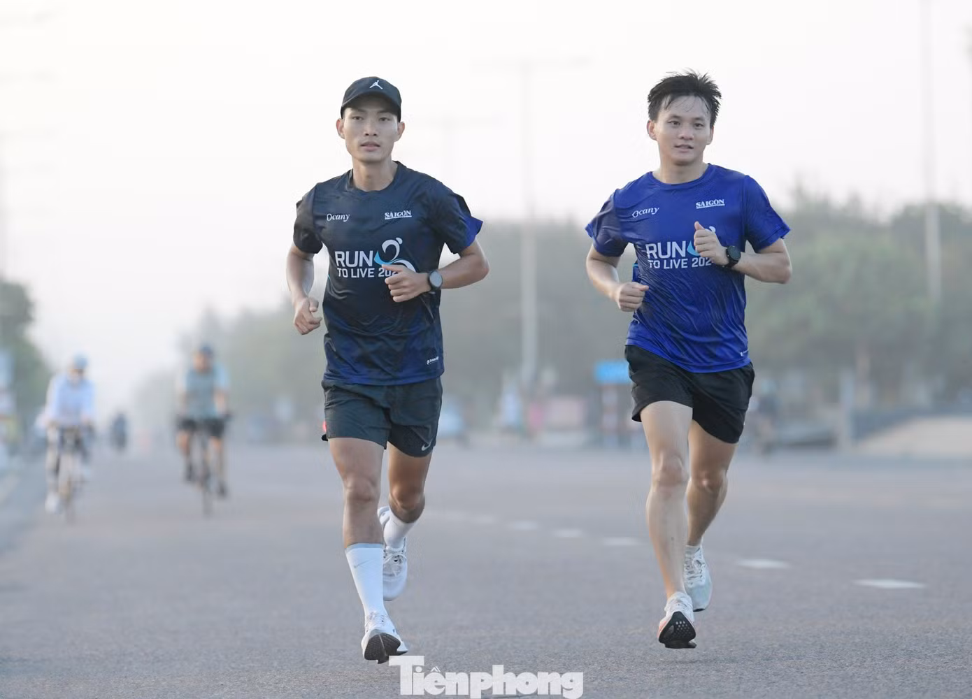Cụ thể tại Tiền Phong Marathon 2024, trong trường hợp ngày thi đấu có mưa, anh đặt mục tiêu hoàn thành đường chạy 42,195km dưới 2 giờ 40 phút.