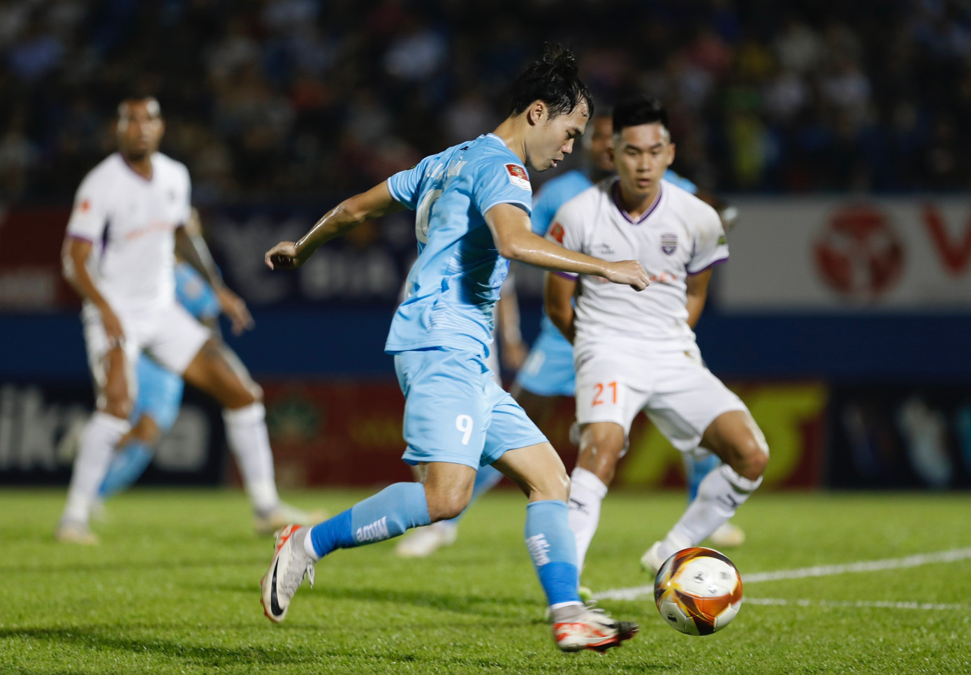 Thua Bình Dương, Nam Định mất ngôi đầu V-League ảnh 9 Thua Bình Dương, Nam Định mất ngôi đầu V-League ảnh 9