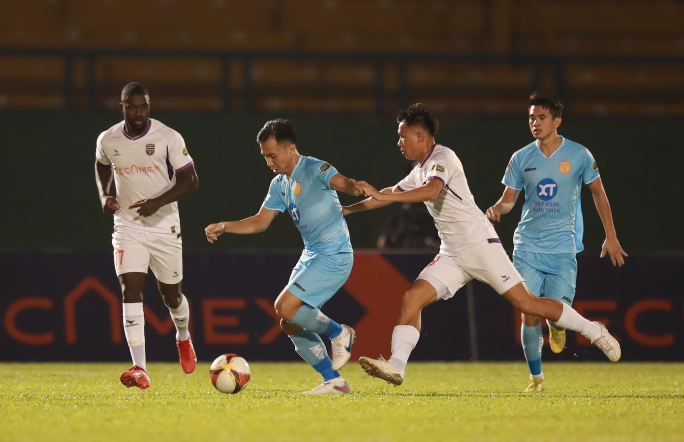 Thua Bình Dương, Nam Định mất ngôi đầu V-League ảnh 5 Thua Bình Dương, Nam Định mất ngôi đầu V-League ảnh 5