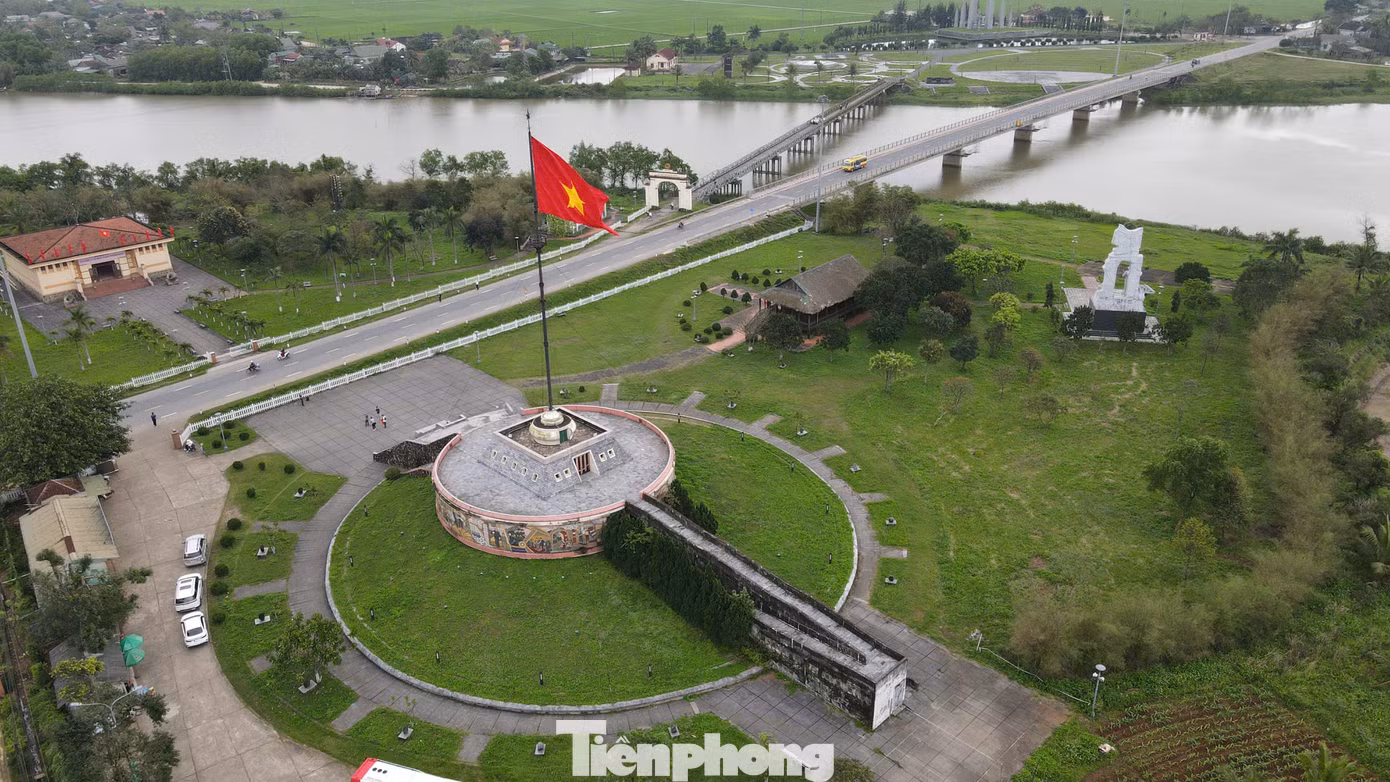 Đôi bờ Hiền Lương - Bến Hải sẽ mãi là khúc tráng ca bất tử về sức sống mãnh liệt, ý chí kiên trung, bền gan vững chí và khát vọng hòa bình, thống nhất non sông của dân tộc ta.