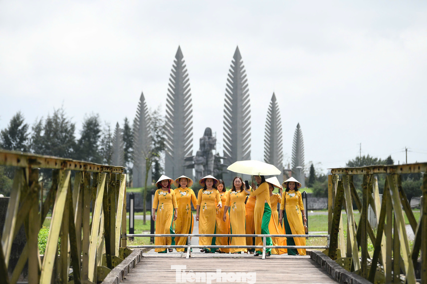 Ngày nay, Đôi bờ Hiền Lương - Bến Hải là địa điểm yêu thích của khách tham quan, những người muốn tìm hiểu về những năm tháng đấu tranh gian khổ và đầy hào hùng của dân tộc.