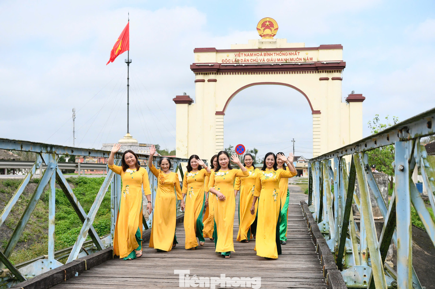 Ngày nay, Đôi bờ Hiền Lương - Bến Hải là địa điểm yêu thích của khách tham quan, những người muốn tìm hiểu về những năm tháng đấu tranh gian khổ và đầy hào hùng của dân tộc.