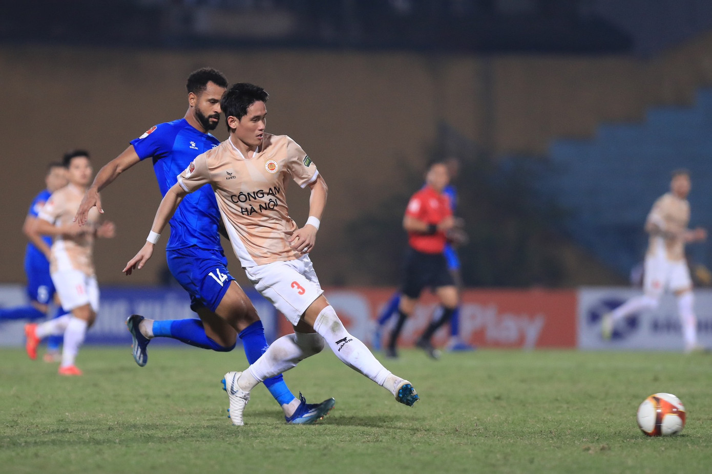 Hòa nhau 4-4, CAHN và Quảng Nam tạo nên màn rượt đuổi ngoạn mục từng phút giây ảnh 8