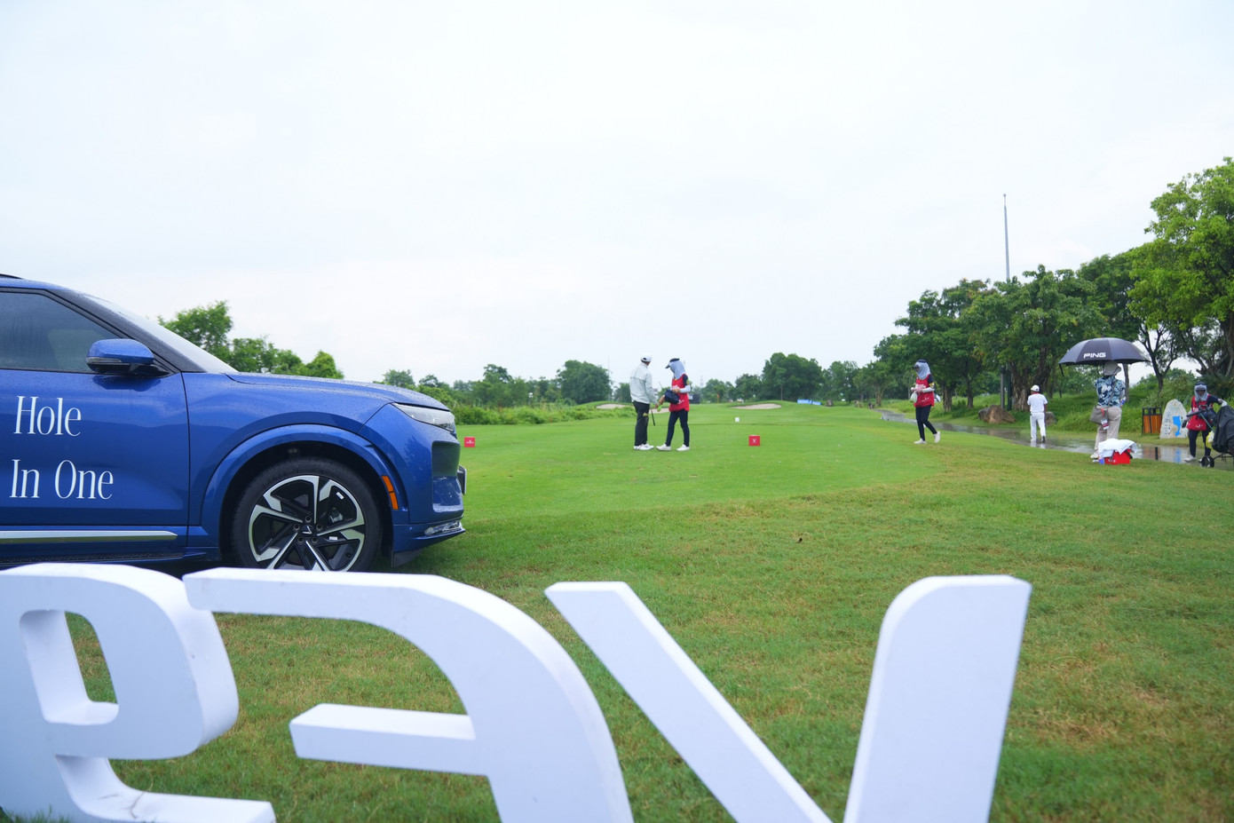 VinFast VF9 là mẫu SUV thuần điện thuộc phân khúc fullsize đầu tiên và duy nhất trên thị trường hiện nay. Đây là dòng ô tô điện thứ ba được VinFast bán ở thị trường Việt Nam, đồng thời là ô tô điện toàn cầu thứ hai của hãng. Xe được trang bị công nghệ thông minh vượt trội cùng khả năng vận hành lý tưởng, an toàn, thiết kế nội - ngoại thất ấn tượng, thể hiện rõ thông điệp “Tương lai của di chuyển”. VinFast VF9 là mẫu SUV thuần điện thuộc phân khúc fullsize đầu tiên và duy nhất trên thị trường hiện nay. Đây là dòng ô tô điện thứ ba được VinFast bán ở thị trường Việt Nam, đồng thời là ô tô điện toàn cầu thứ hai của hãng. Xe được trang bị công nghệ thông minh vượt trội cùng khả năng vận hành lý tưởng, an toàn, thiết kế nội - ngoại thất ấn tượng, thể hiện rõ thông điệp “Tương lai của di chuyển”.