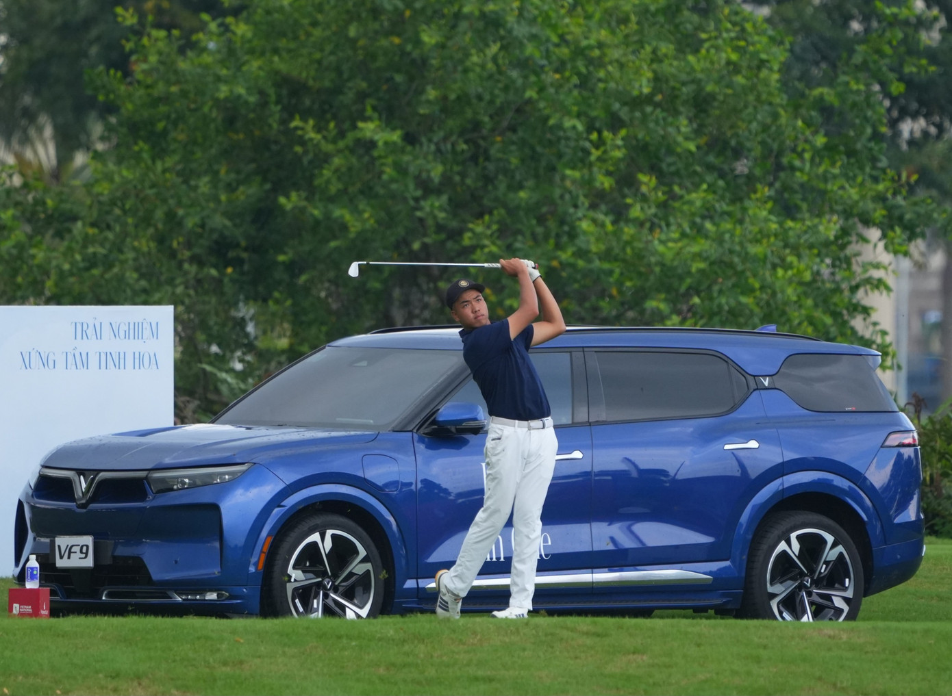 Được sự tài trợ của Công ty TNHH Kinh doanh Thương mại và Dịch vụ VinFast, trong 4 ngày thi đấu của Giải Vô địch Golf Quốc gia 2024, Cúp VinFast - Hải Phòng, mỗi ngày có giải thưởng là một xe VF9 dành cho golfer ghi điểm HIO đầu tiên tại 4 hố par3 tương ứng. Được sự tài trợ của Công ty TNHH Kinh doanh Thương mại và Dịch vụ VinFast, trong 4 ngày thi đấu của Giải Vô địch Golf Quốc gia 2024, Cúp VinFast - Hải Phòng, mỗi ngày có giải thưởng là một xe VF9 dành cho golfer ghi điểm HIO đầu tiên tại 4 hố par3 tương ứng.