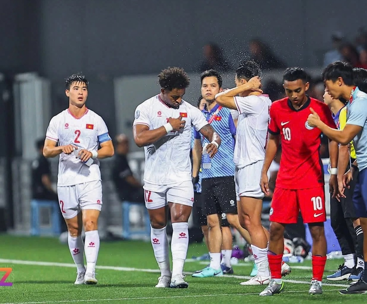 Xuân Son luôn thể hiện niềm tự hào khoác áo ĐT Việt Nam. (Ảnh: FBNV)