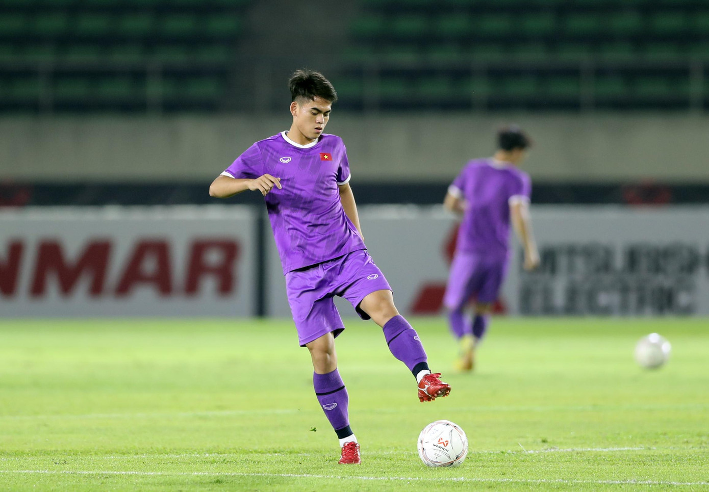 Khuất Văn Khang và Nguyễn Tiến Linh cũng là những gương mặt được kỳ vọng sẽ tỏa sáng ở giải đấu lần này. Khuất Văn Khang và Nguyễn Tiến Linh cũng là những gương mặt được kỳ vọng sẽ tỏa sáng ở giải đấu lần này.