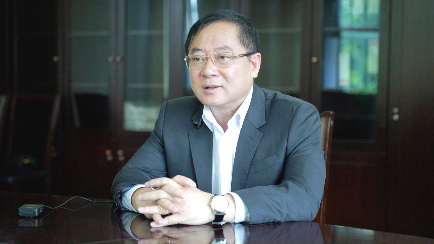 Nhà báo Lê Xuân Sơn - Tổng biên tập báo Tiền Phong. Nhà báo Lê Xuân Sơn - Tổng biên tập báo Tiền Phong.