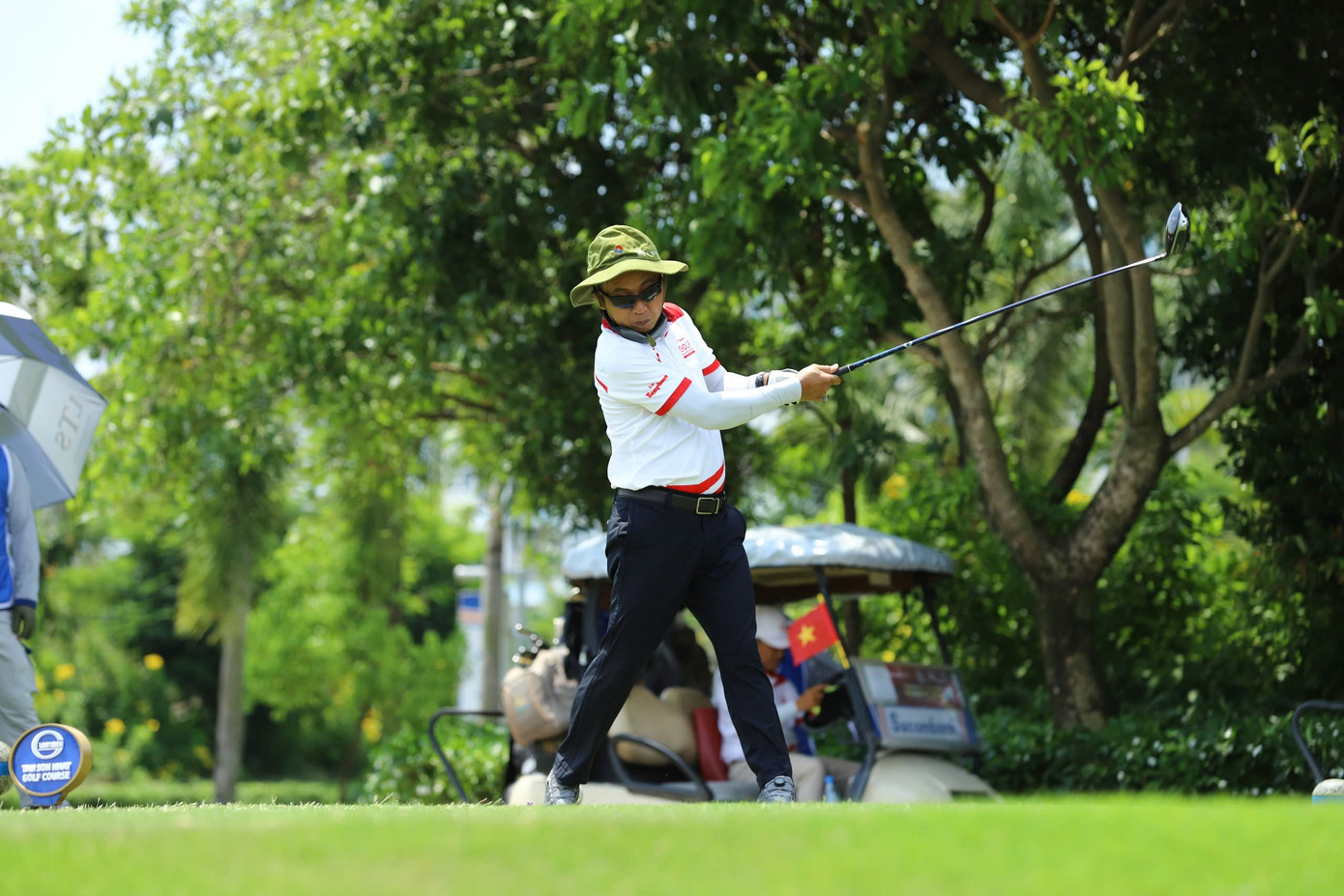 Mặc dù vậy, Tiền Phong Golf Championship - Non sông một dải vẫn đảm bảo đây là một sân chơi với tính chuyên môn cao. Đó là lý do 234 golfer thi đấu đầy quyết tâm, nỗ lực hoàn thành 18 hố đấu với thành tích tốt nhất.