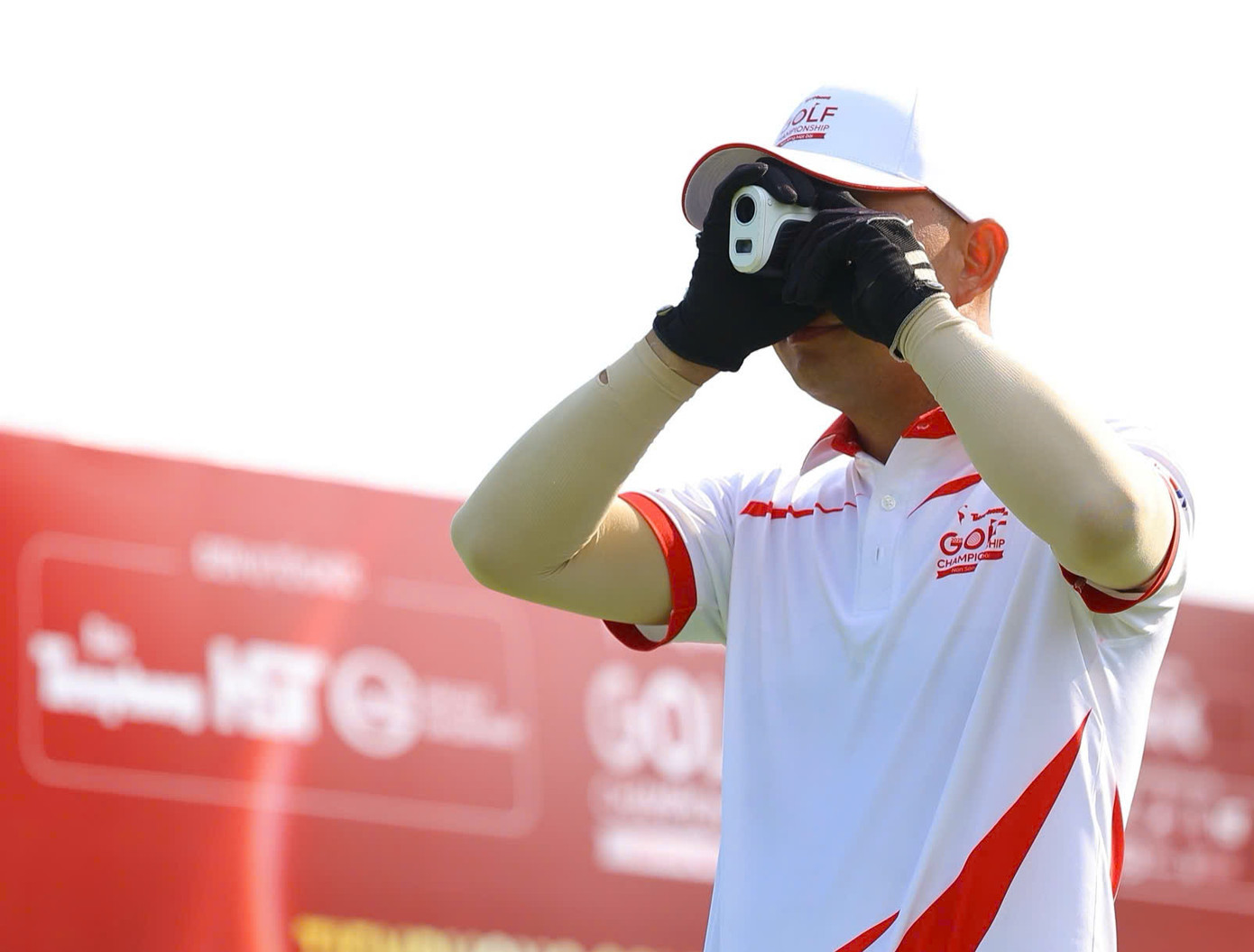 Thậm chí nhiều golfer không ngại mạo hiểm, sẵn sàng thực hiện một cú swing phiêu lưu để chinh phục các hố HIO, với tổng trị giá giải thưởng lên tới 8 tỷ đồng.