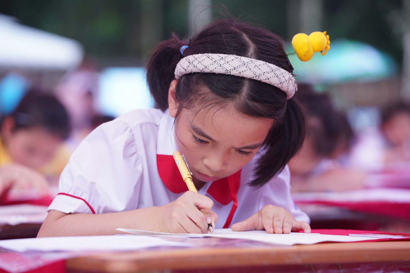 Ngày hội Trạng nguyên nhỏ tuổi, Bảng vàng ghi danh và Viết chữ đẹp Nét chữ - Nết người năm học 2023-2024 là sự kiện do báo Thiếu niên Tiền Phong và Nhi đồng phối hợp với Công ty cổ phần văn phòng phẩm Hồng Hà tổ chức.