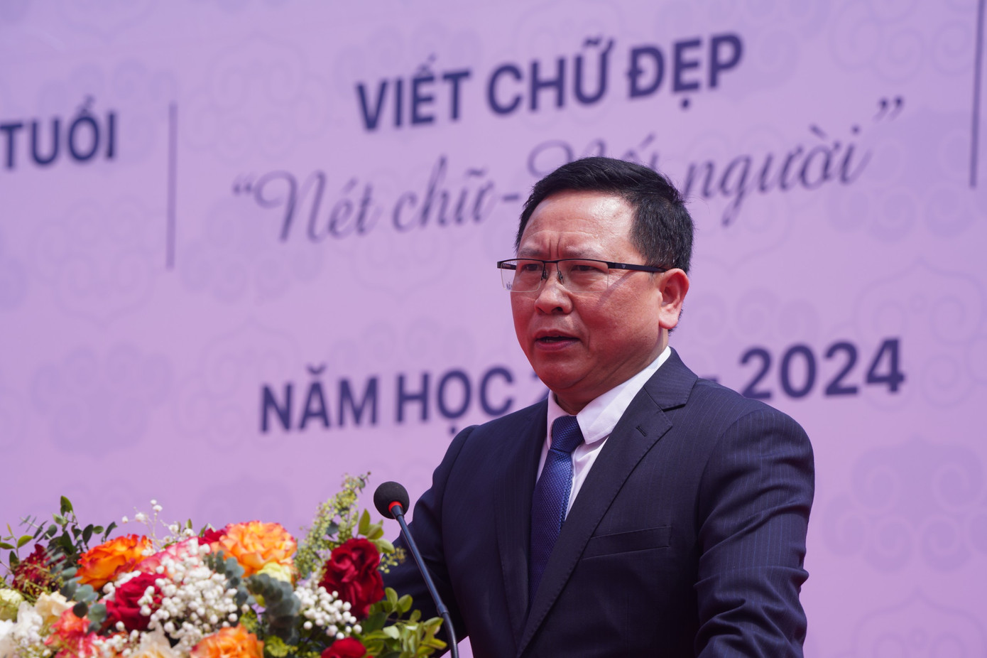 Ông Trần Văn Đạt - Vụ trưởng Vụ Giáo dục Chính trị và Công tác học sinh, sinh viên (Bộ Giáo dục và Đào tạo) nhấn mạnh: Ngày hội Trạng nguyên nhỏ tuổi, Bảng vàng ghi danh và Viết chữ đẹp Nét chữ - Nết người là một sân chơi tri thức bổ ích và giàu ý nghĩa cho thế hệ tương lai của đất nước.