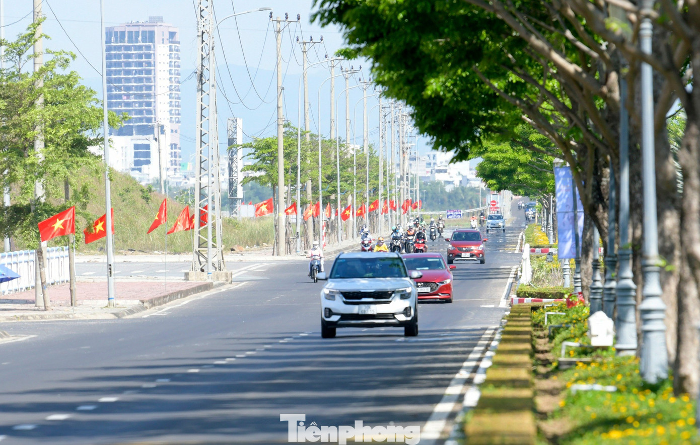 Tuy nhiên, với trách nhiệm và sự háo hức, công việc trang trí cờ Tổ quốc đã hoàn thành trước ngày 26/3, nhằm chào mừng 93 năm Ngày thành lập Đoàn TNCS Hồ Chí Minh và sẵn sàng cho Tiền Phong Marathon 2024. Tuy nhiên, với trách nhiệm và sự háo hức, công việc trang trí cờ Tổ quốc đã hoàn thành trước ngày 26/3, nhằm chào mừng 93 năm Ngày thành lập Đoàn TNCS Hồ Chí Minh và sẵn sàng cho Tiền Phong Marathon 2024.