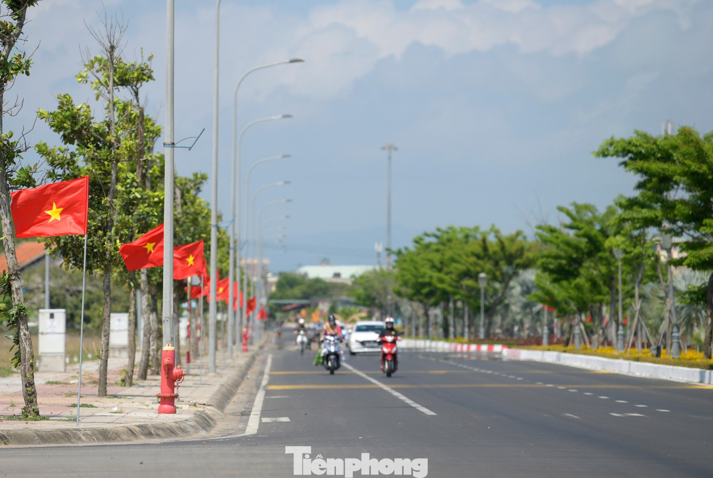 Những con đường ở Phú Yên đã gây ấn tượng tốt với các VĐV bởi sự thoáng đãng, rộng rãi và đặc biệt là vô cùng sạch đẹp. Những con đường ở Phú Yên đã gây ấn tượng tốt với các VĐV bởi sự thoáng đãng, rộng rãi và đặc biệt là vô cùng sạch đẹp.