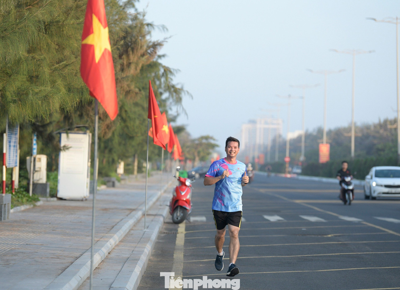 Các VĐV nói rằng lá cờ Tổ quốc khiến tinh thần lên cao và guồng chân trở nên mạnh mẽ, tràn đầy khát khao chiến thắng. Các VĐV nói rằng lá cờ Tổ quốc khiến tinh thần lên cao và guồng chân trở nên mạnh mẽ, tràn đầy khát khao chiến thắng.